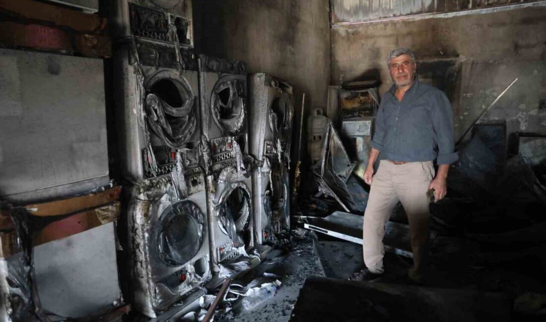 Hatay'da Mithat Uslu'ya ait beyaz eşya bayisinde elektrik kontağından çıkan