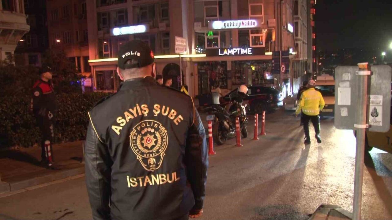 İstanbul'un Beyoğlu ilçesinde, suç öncesi yakalama ve caydırıcılık amaçlı dron