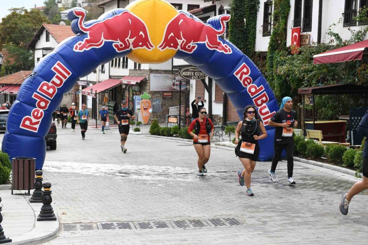 Beypazarı'nda gerçekleştirilen Uluslararası Ultra Trail koşusu, 550 sporcunun katılımıyla büyük