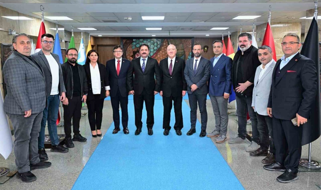 Bursa Gazeteciler Cemiyeti Başkanı Nuri Kolaylı, Bursa'nın yeni Emniyet Müdürü