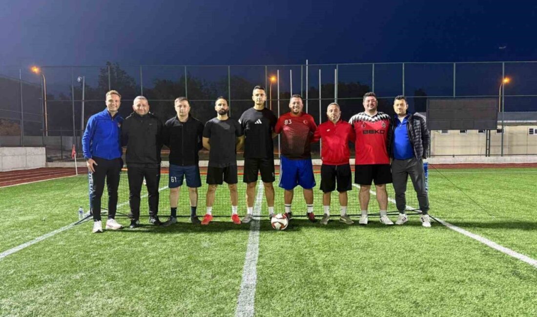 Bilecik’teki 3. Kamu Spor Oyunları Ayak Tenisi Müsabakaları Sonuçlandı Bilecik'te gerçekleştirilen 3. Kamu Spor Oyunları'nın Ayak Tenisi Müsabakaları, zorlu