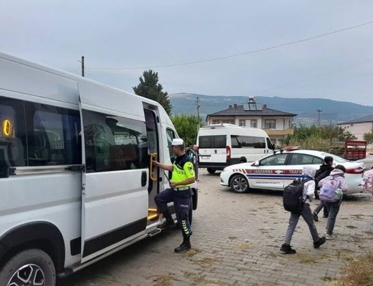 Bilecik İl Jandarma Komutanlığı, okul servis araçlarına yönelik düzenli denetimler