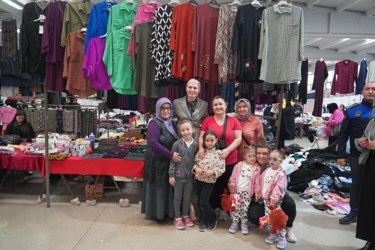 Bilecik Belediye Başkanı Melek Mızrak Subaşı, Kapalı Pazar'da esnaf ve
