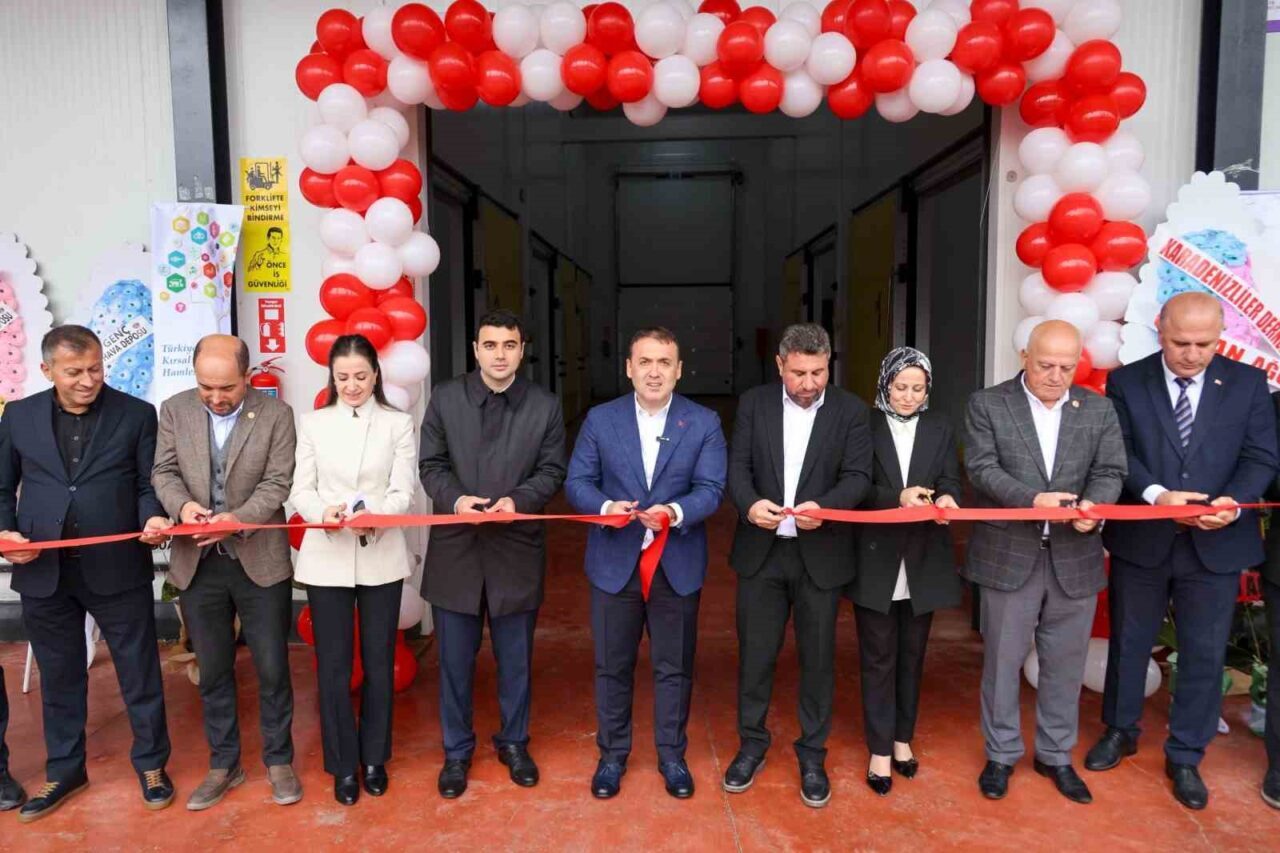 Bilecik'teki Çerkeşli Köyü'nde yeni bir soğuk hava deposu faaliyete geçti.