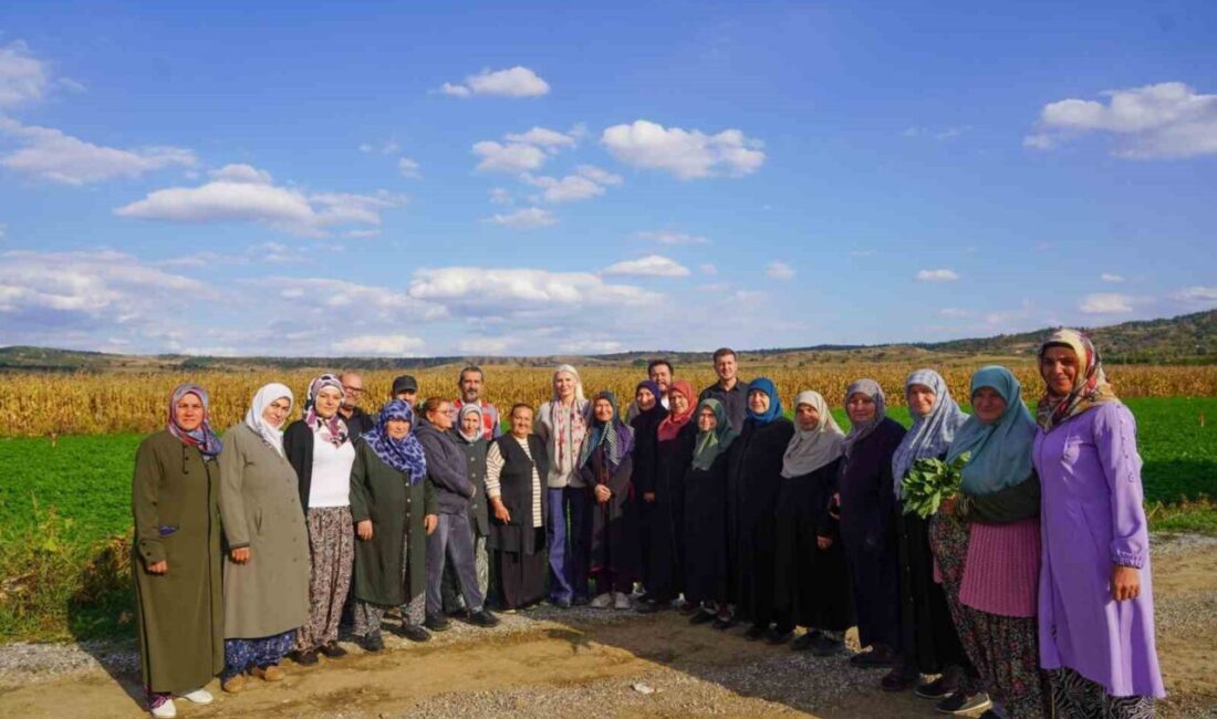 Bilecik Belediye Başkanı Melek Mızrak Subaşı, Yeniköy Mahallesi'nde kadın çiftçilerle