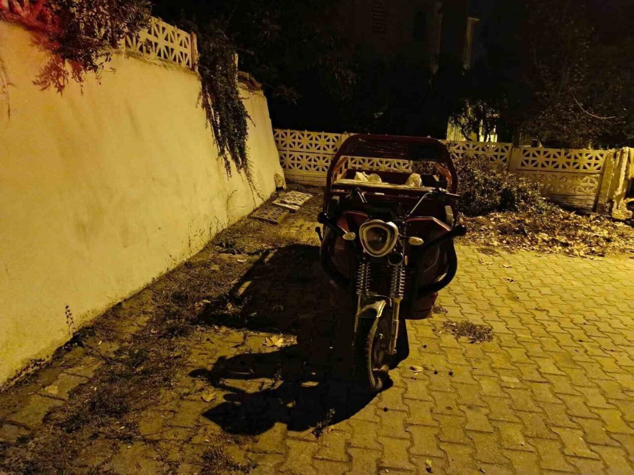 Bilecik'in Osmaneli ilçesinde üç tekerlekli motosiklet devrildi, Minire G. ve