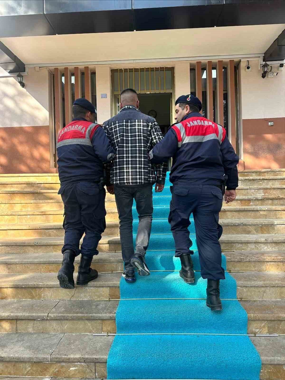 Bilecik'te jandarma, Gülümbe Köyü'nde yaptığı denetimde G.B. isimli şahsı yakaladı.