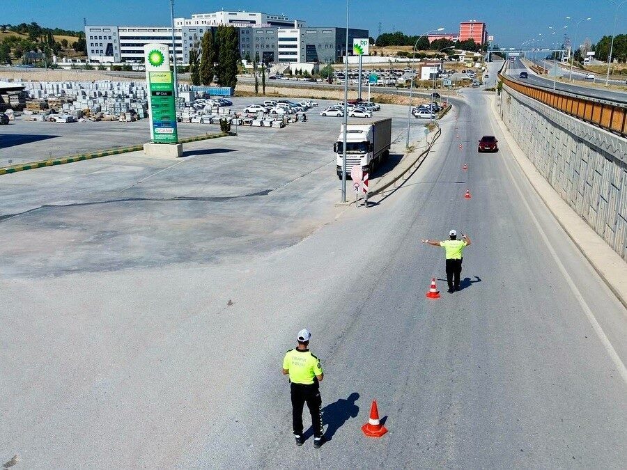 Bilecik'in Bozüyük ilçesinde gerçekleştirilen hava destekli trafik denetiminde, 11 sürücüye