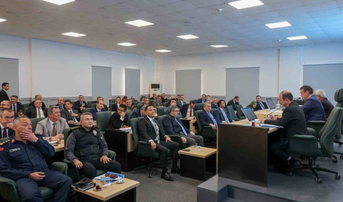 Bilecik’te 2025 Yılı İl Koordinasyon Kurulu Toplantısı Gerçekleştirildi Bilecik'te Vali Faik Oktay Sözer başkanlığında gerçekleştirilen 2025 yılı dördüncü