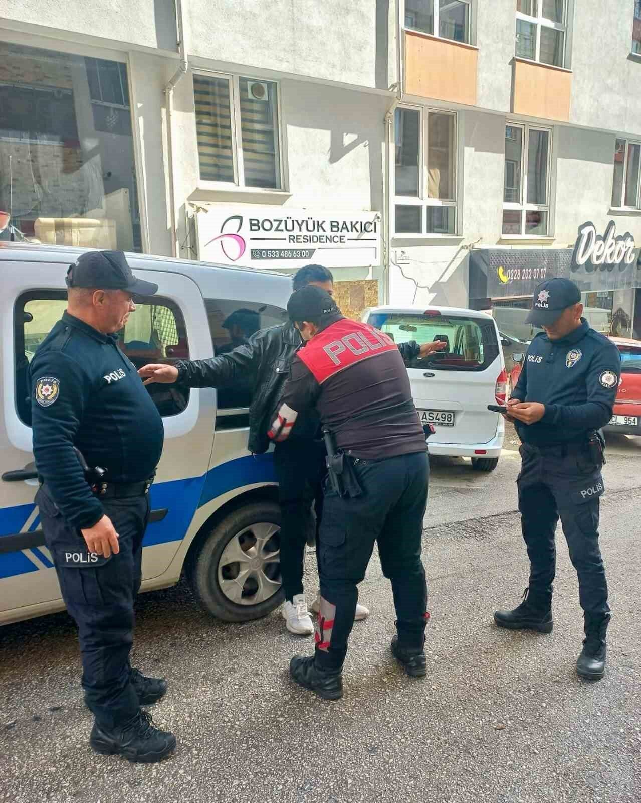 Bilecik İl Emniyet Müdürlüğü, il merkezinde ve ilçelerde güvenliği sağlamak