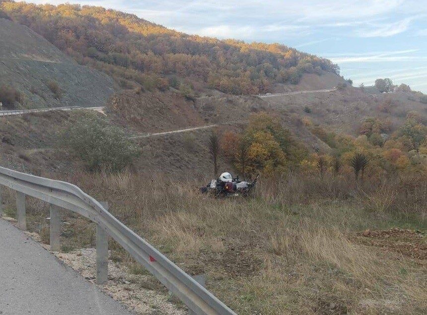 Bilecik'te Mertcan T. yönetimindeki motosiklet, Darıdere mevkiinde kontrolden çıkarak şarampole