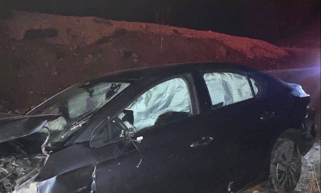 Bilecik’te otomobilin direksiyon hakimiyetini kaybetmesi sonucu şarampole devrilen araçta 2 kişi yaralandı. Bilecik'te Burak N. yönetimindeki otomobil, seyir halindeyken direksiyon hakimiyetini kaybederek