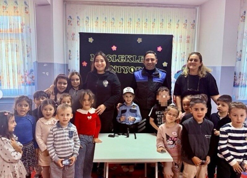 Bilecik Anaokulu'nda, Toplum Destekli Polislik Şube Müdürlüğü ekipleri, minik öğrencilere