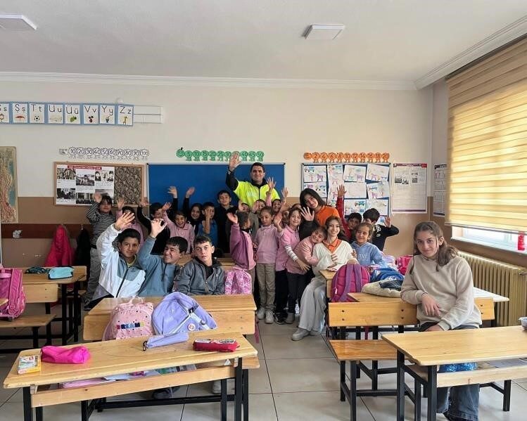 Bilecik’in Bozüyük ilçesinde Albay İbrahim Çolak İlk ve Ortaokulu öğrencilerine