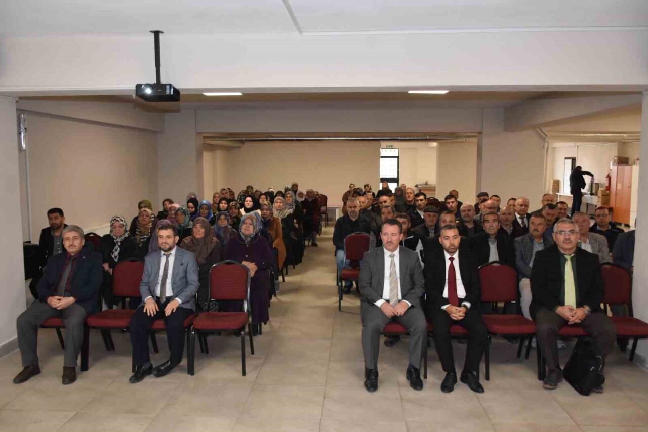 Bilecik İl Müftülüğü, umreye gidecek 305 kişi için bilgilendirme semineri
