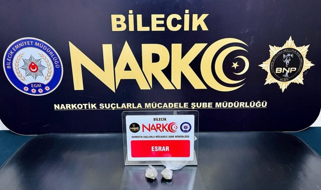 Bilecik’te narkotik ekipleri uyuşturucu operasyonunda bir kişiyi yakaladı Bilecik İl Emniyet Müdürlüğü, Narkotik Suçlarla Mücadele Şube Müdürlüğü tarafından