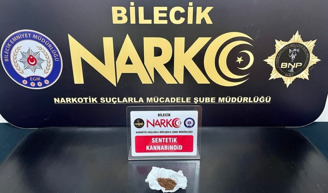 Bilecik’te Narkotik Ekipleri Uyuşturucu Operasyonu Düzenleyerek 1 Şüpheliyi Gözaltına Aldı Bilecik'te Narkotik Suçlarla Mücadele Şube Müdürlüğü tarafından düzenlenen operasyonda bir