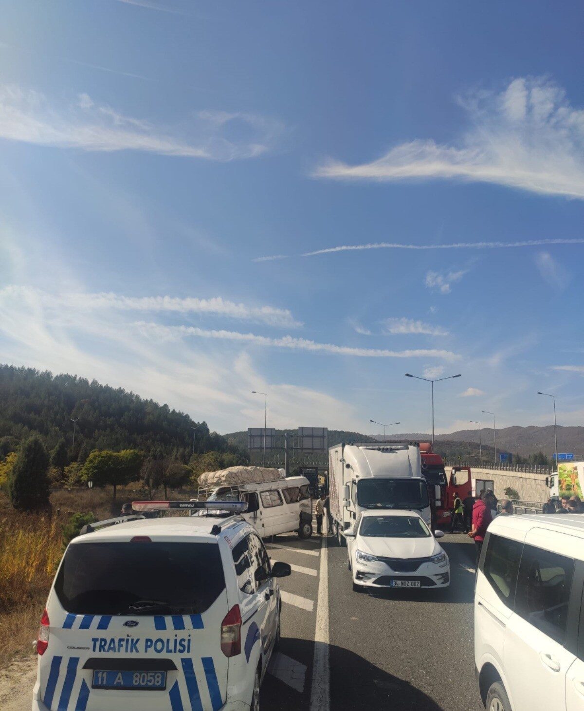 Bilecik’in Bozüyük ilçesinde meydana gelen zincirleme trafik kazasında 3 kişi