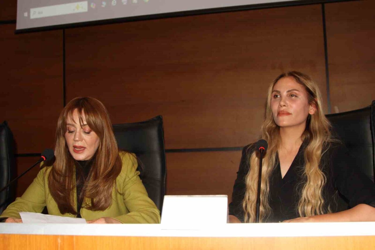 Eğitim-Bir-Sen Erzurum İl Kadın Komisyonu’nun düzenlediği panel, Atatürk Üniversitesi’nde büyük