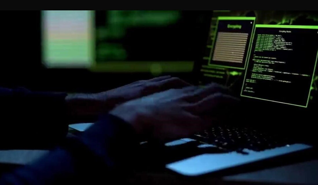 Diyarbakır merkezli dolandırıcılık operasyonunda 26 kişi gözaltına alındı; 22’si tutuklandı. Diyarbakır merkezli operasyonda, sahte sosyal medya hesaplarıyla dolandırıcılık yapan 26