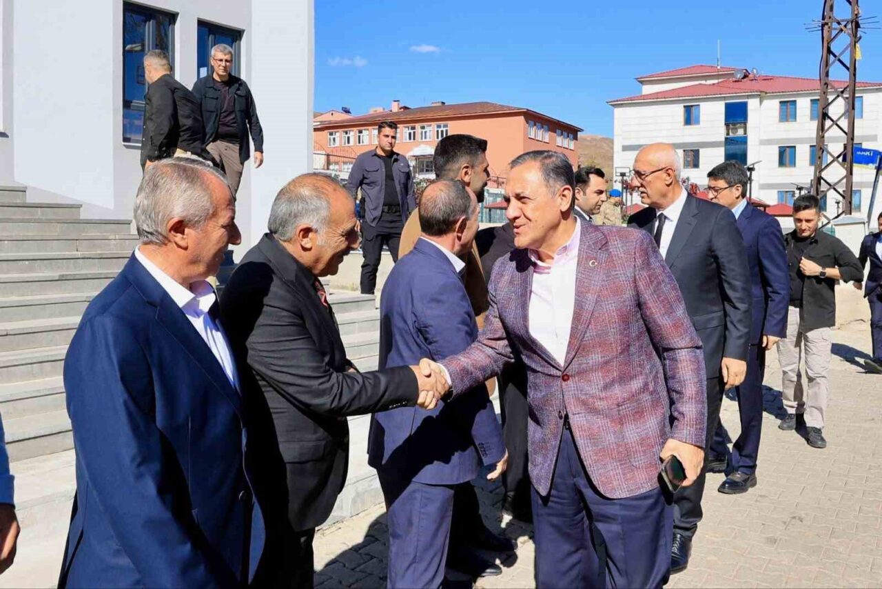 Bingöl Valisi Ahmet Hamdi Usta, Karlıova'da Tiryaki ve Aktaş aileleri