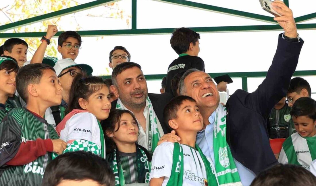 Bingöl’de 750 Öğrenciye Forma Dağıtımı Yapılan Sosyal Sorumluluk Projesi Gerçekleştirildi Bingöl'de 12 Bingölspor'un düzenlediği 'Çocuklarımız Formasız Kalmasın' kampanyası ile 750