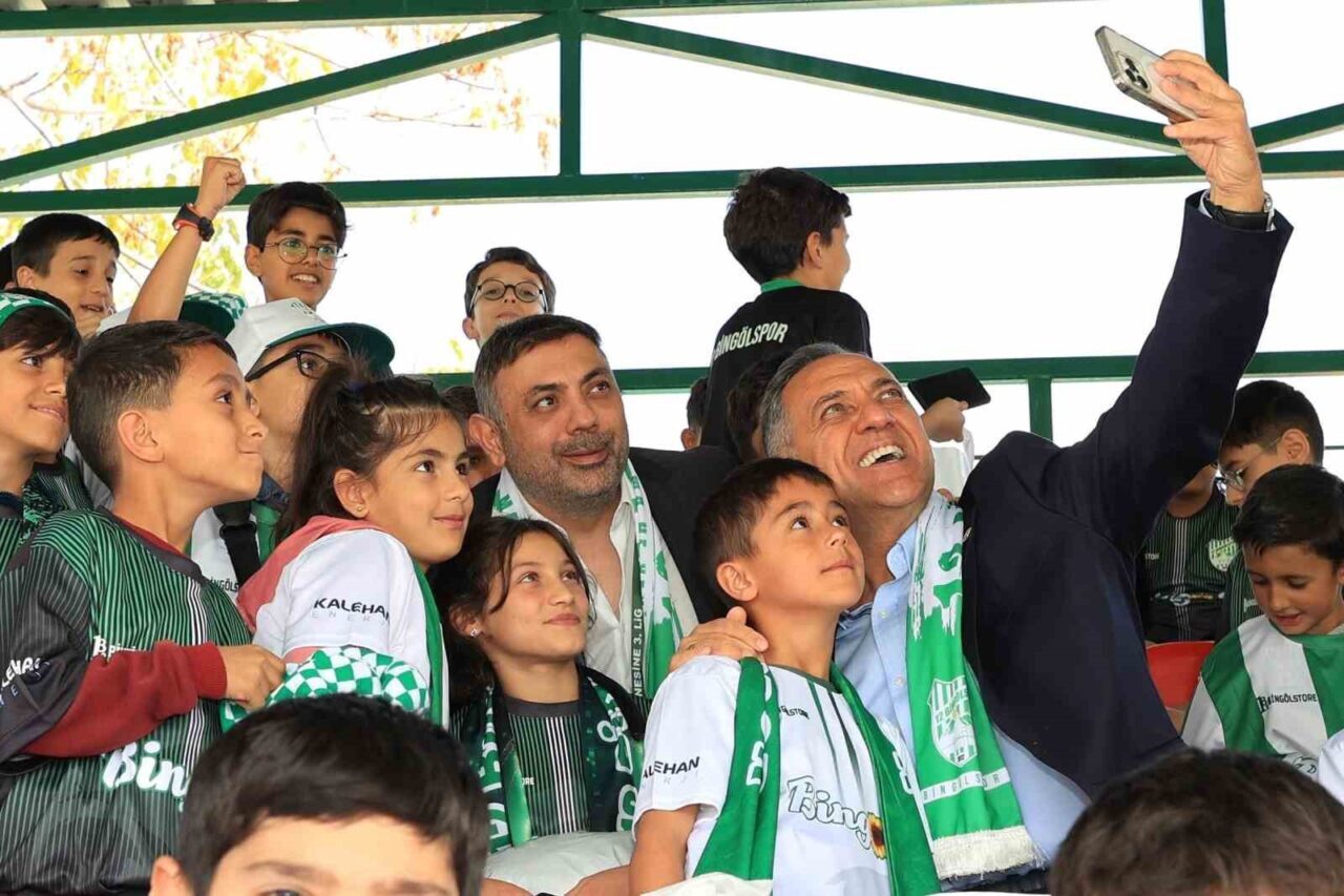 Bingöl'de 12 Bingölspor'un düzenlediği 'Çocuklarımız Formasız Kalmasın' kampanyası ile 750