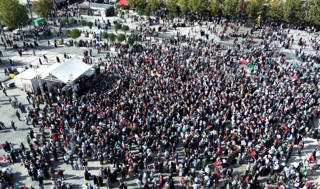 Sakarya'da binlerce kişi, İsrail'in Gazze'deki saldırılarına karşı "Gazze’ye özgürlük" sloganıyla