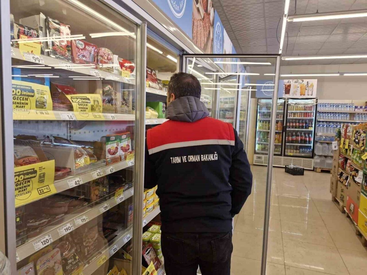 Erzurum'da gıda üretimi yapan işletmelere yönelik denetimler devam ediyor. Valilik