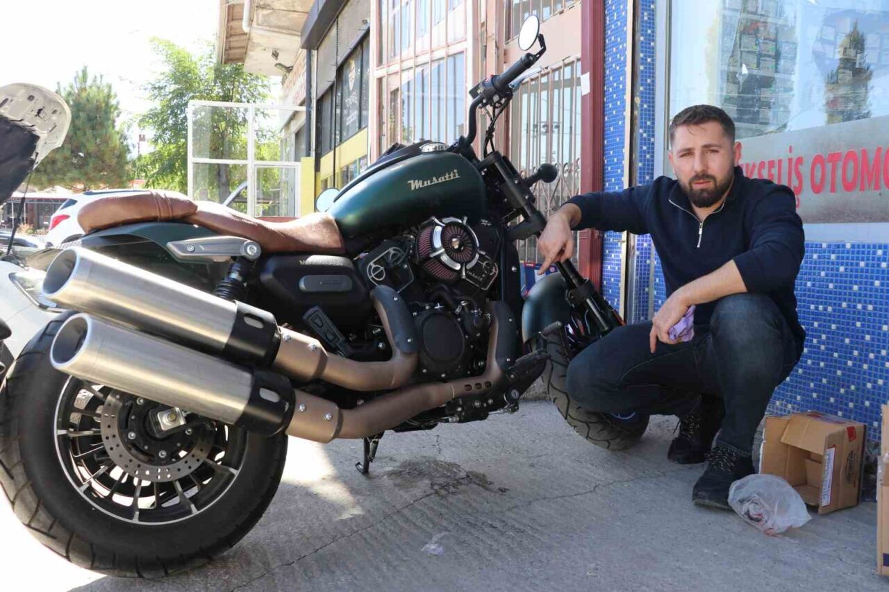 Sivaslı Ahmet Özkan, hayalini kurduğu 300 bin liralık Musatti motosikletin