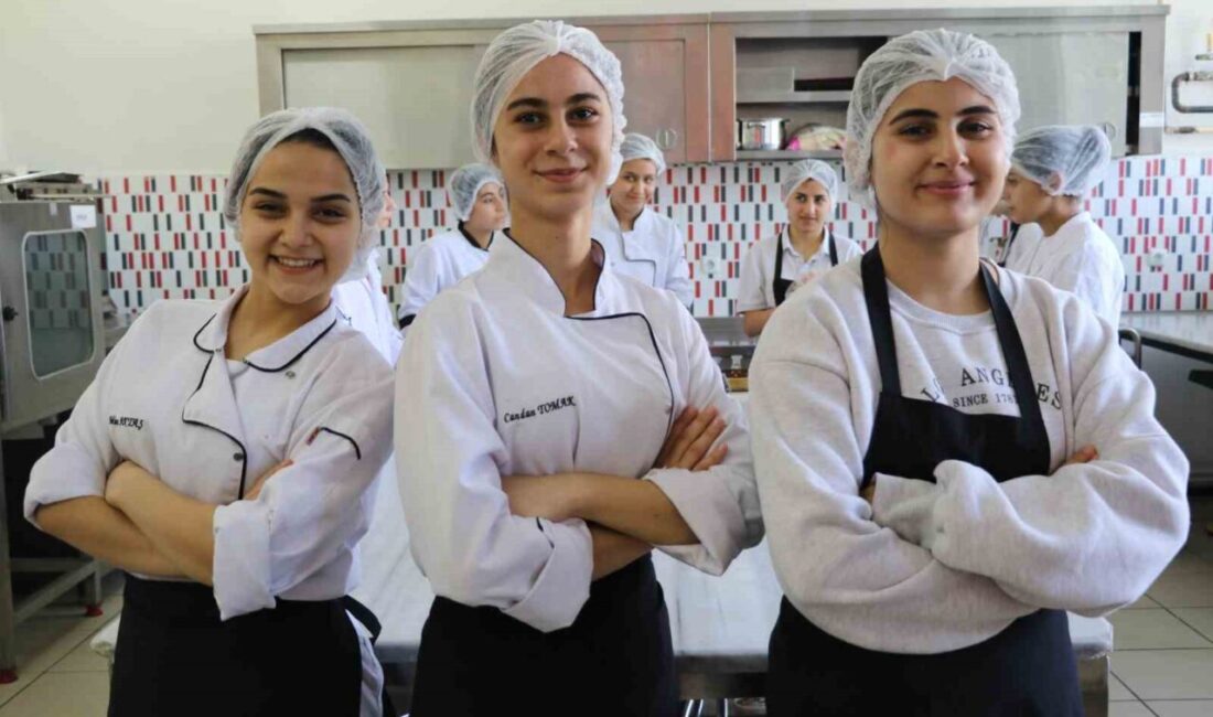 Diyarbakır'daki Dicle Kız Mesleki ve Teknik Anadolu Lisesi'nde eğitim gören