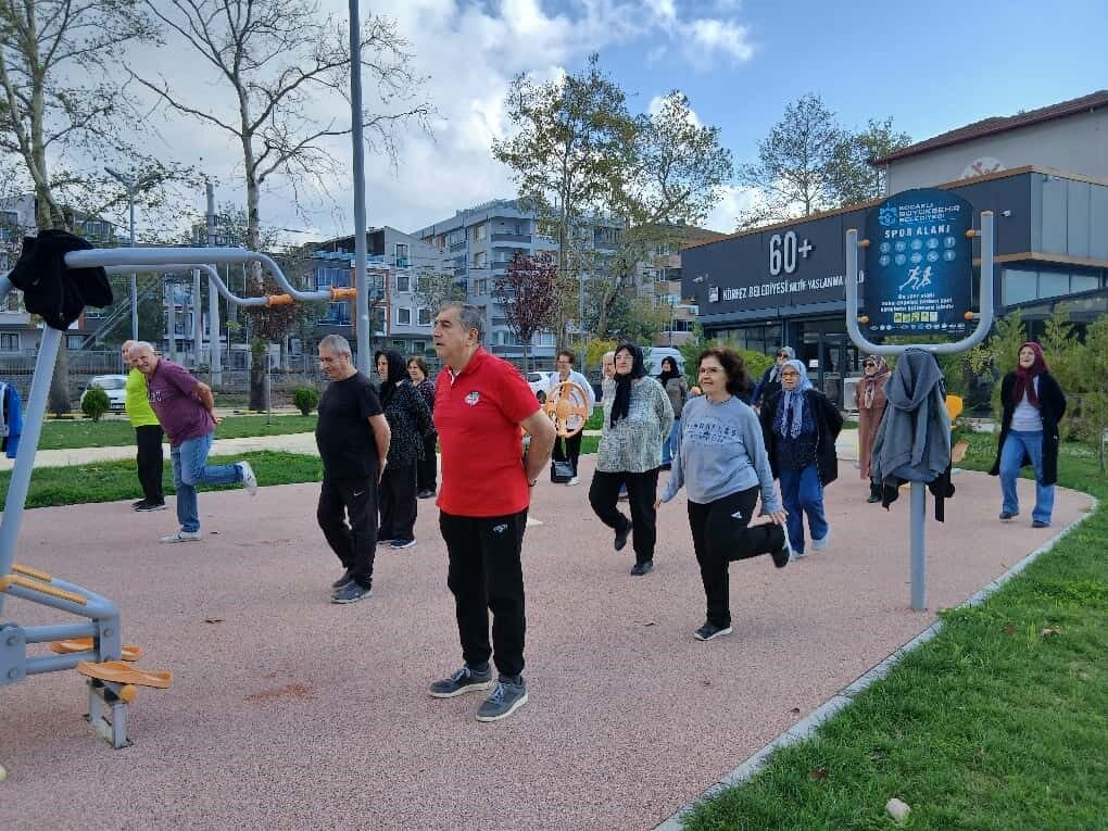 Körfez Belediyesi, 60 yaş üstü vatandaşları için Yarımca sahilinde 60+