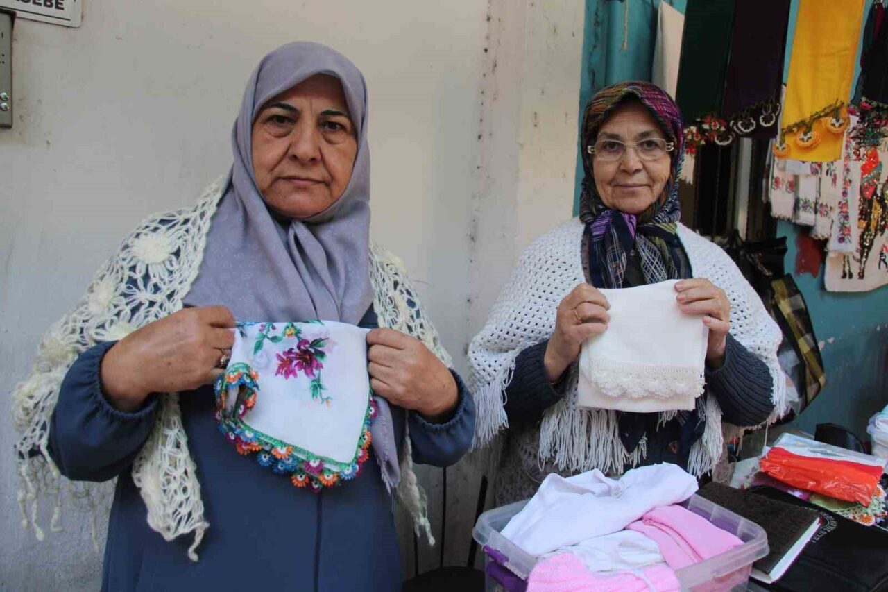 Aydın'ın Efeler ilçesindeki tarihi oya pazarı, kadınların el emeği ile