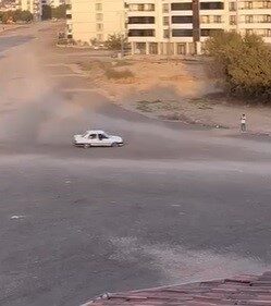 Elazığ'ın Hicret Mahallesi'nde bir sürücü, plakası ve kimliği belirsiz Tofaş