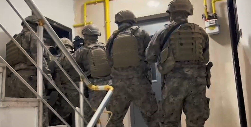 Bitlis merkezli tefecilik operasyonunda 4 kişi tutuklandı, 29 şüpheliye ulaşılmaya çalışılıyor.