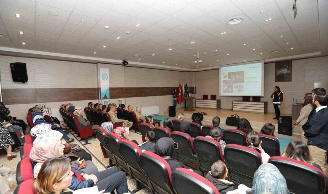 Bitlis'te, "En İyi Narkotik Polisi Anne" temalı bir seminer etkinliği