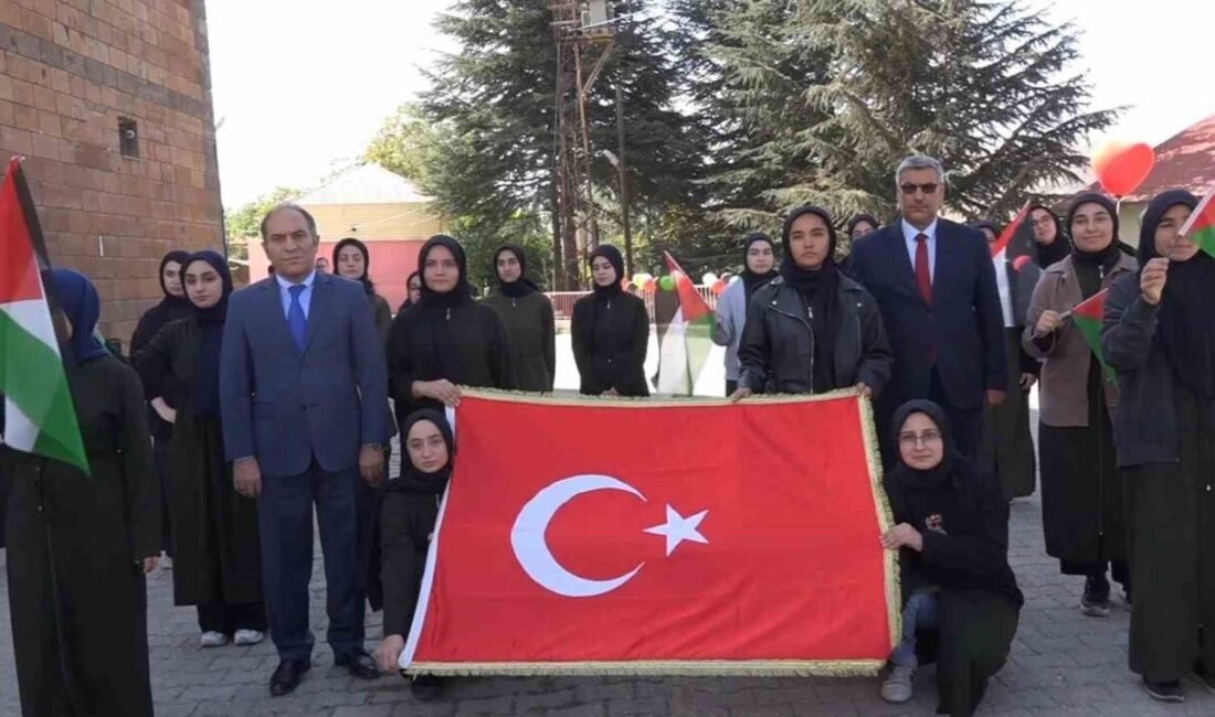 Bitlis’te Tüm Okullarda Gazze Soykırımı İçin Farkındalık Etkinlikleri Düzenlendi Bitlis İl Milli Eğitim Müdürlüğü, Gazze soykırımının yıl dönümünde tüm