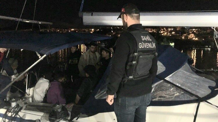 Bodrum'da yapılan operasyonlarda, 80 göçmen ile 22 çocuk yakalanırken, 4