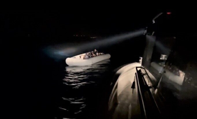 Bodrum'da Sahil Güvenlik, Bitez Mahallesi'nde 22 düzensiz göçmeni ve 4