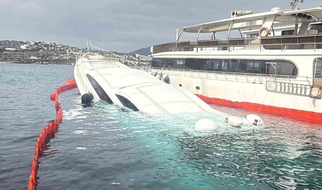 Bodrum’da 40 Milyon TL’lik Lüks Yat Ani Su Alarak Batma Tehlikesi Geçirdi Bodrum'da, 40 milyon TL değerindeki 30 metrelik lüks yat, Gümbet