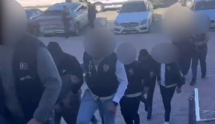 Muğla'nın Bodrum ilçesinde gerçekleştirilen fuhuş operasyonunda, sosyal medya aracılığıyla 16