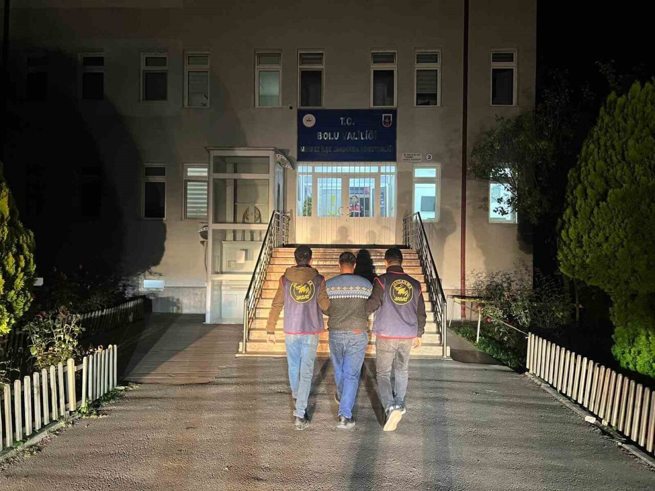 Bolu'da, silahla yağma suçundan 13 yıl hapis cezası bulunan D.A.Z.