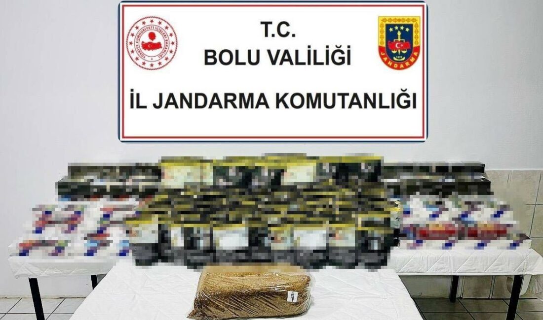 Bolu'da jandarma, bir araçta yaptığı operasyonda 35 bin kaçak makaron