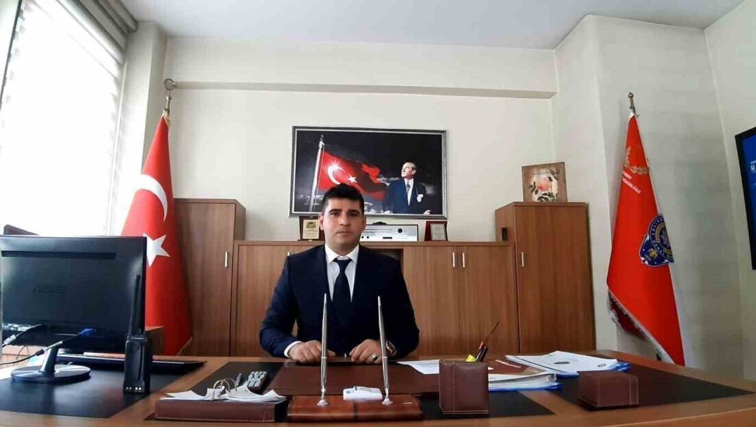 Mudurnu’da Emniyet Müdürü Eşini Darbetmekten Tutuklandı Bolu'nun Mudurnu ilçesinde İlçe Emniyet Müdürü H.T., eşine şiddet uyguladığı