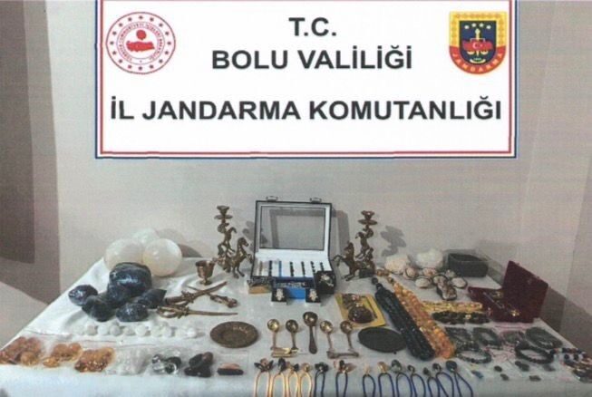 Bolu'da jandarma, kaçakçılık soruşturması çerçevesinde düzenlediği operasyonda 500 gram altın