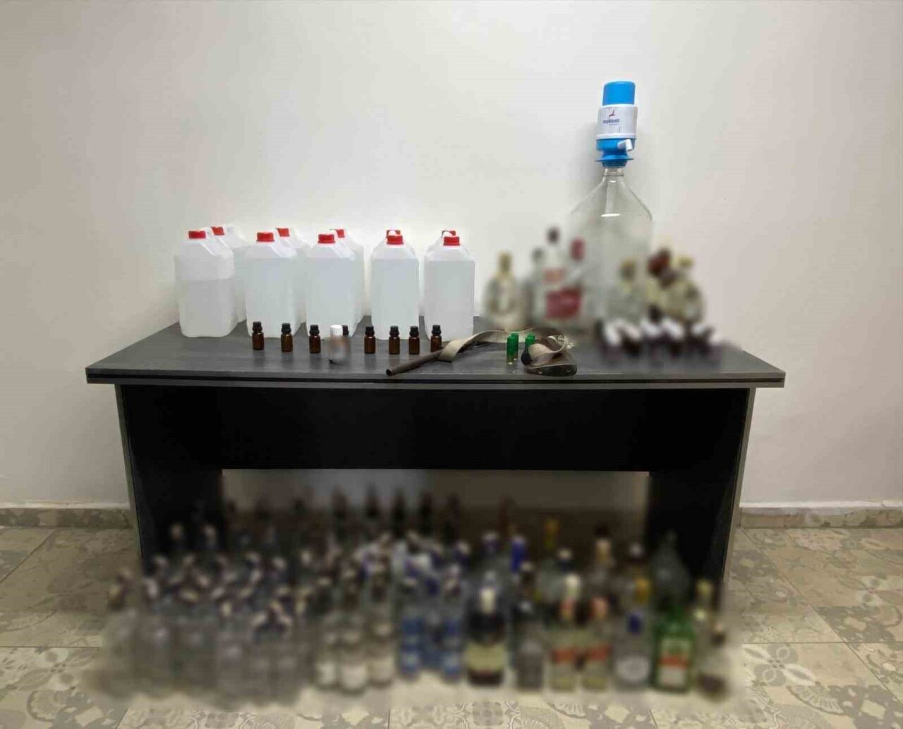 Bolu'da jandarma, kaçak alkol üretimi ihbarı sonrası düzenlediği operasyonda bir