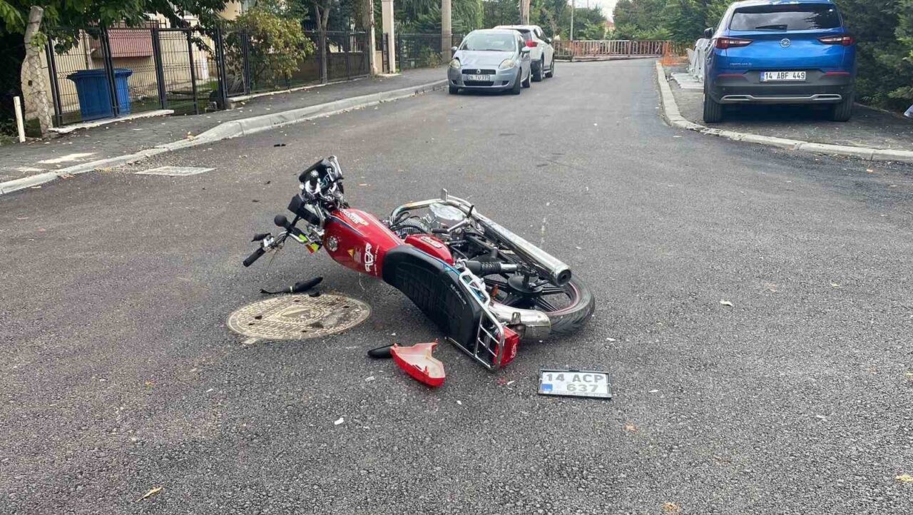 Bolu'nun Beşkavaklar Mahallesi'nde bir motosiklet ile otomobilin çarpışması sonucu Emirhan