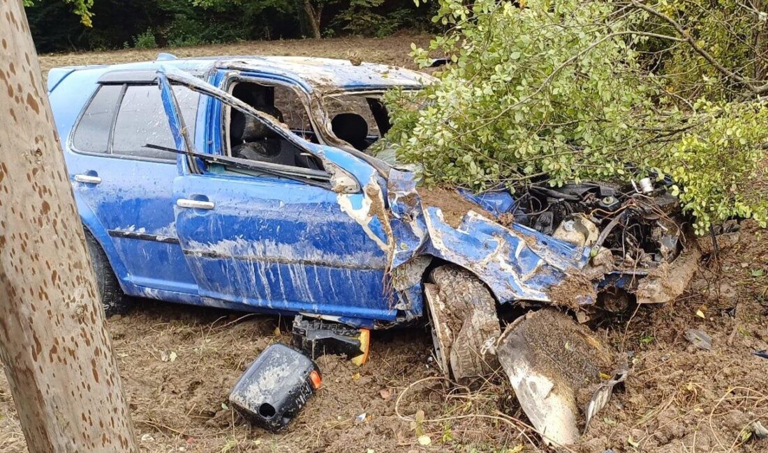 Bolu-Mudurnu kara yolunda yağmur sebebiyle kayganlaşan yolda direksiyon hakimiyetini kaybeden
