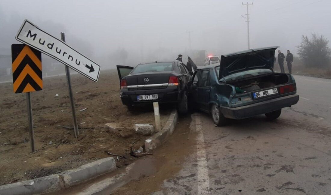 Bolu'nun Mudurnu ilçesindeki dönel kavşakta iki aracın çarpışması sonucu 1’i