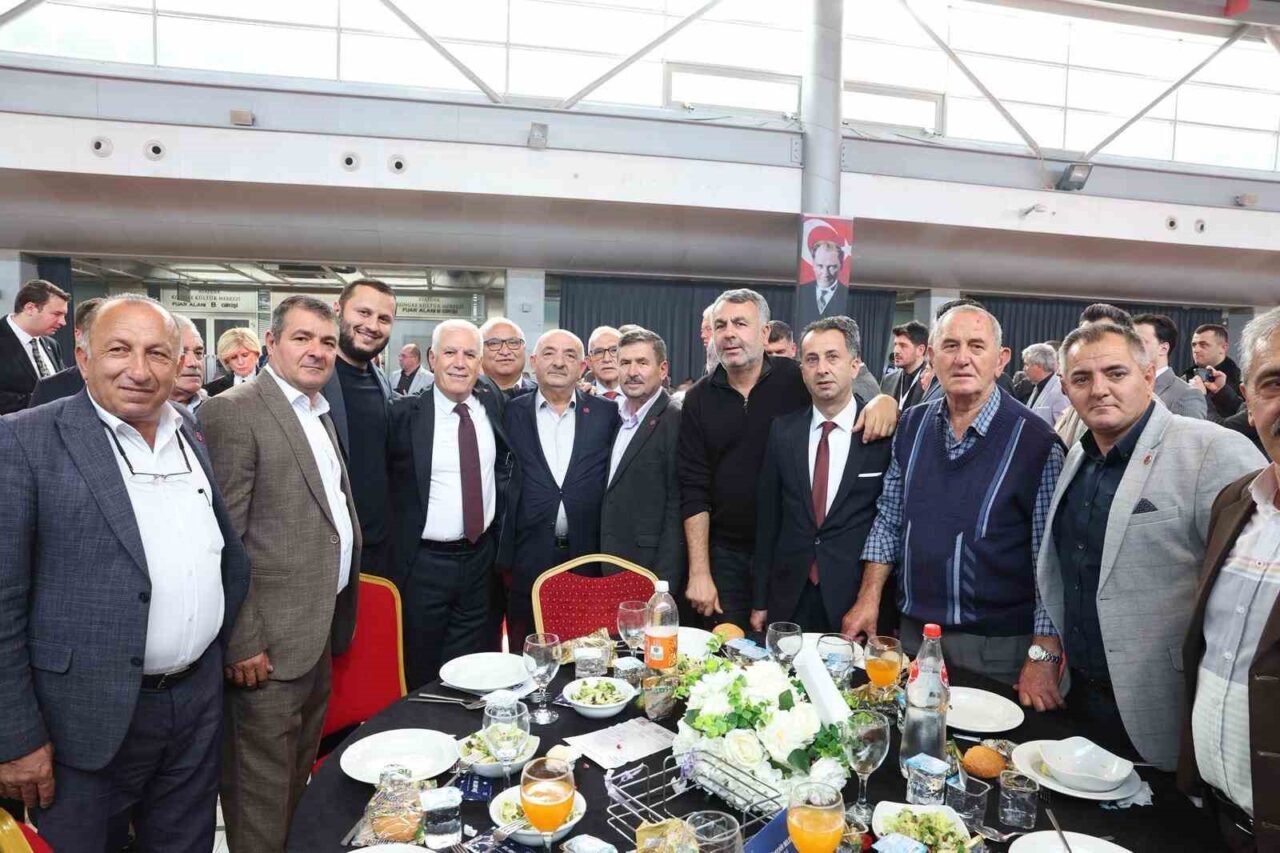Bursa Büyükşehir Belediye Başkanı Mustafa Bozbey, Muhtarlar Günü etkinliğinde muhtarlarla